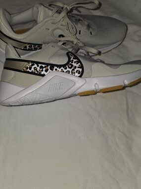 Nike Womens Training Shoes Size 8.5